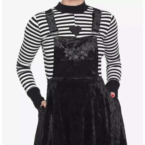 Hot Topic Moon & Florals Embroidered Black Velvet Skirtall Size Medium - Picture 3 of 11